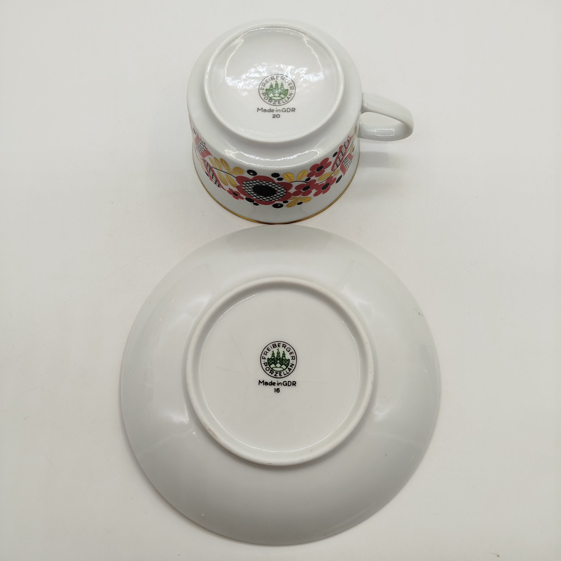 Чайная пара с растительным декором, фарфор, крытье, золочение, деколь, Freiberger Porzellan, ГДР, 1970-1995 гг.