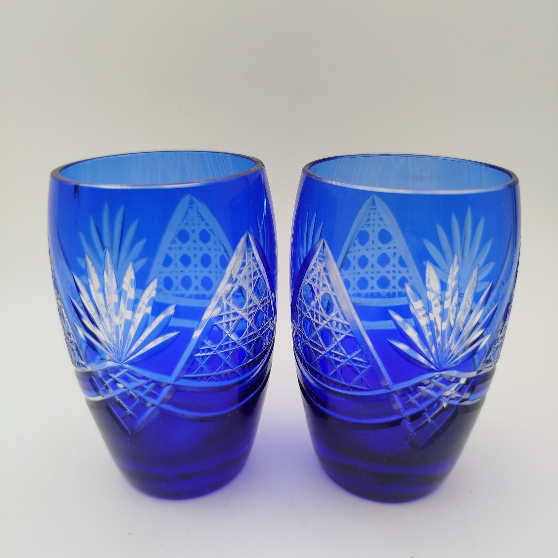 Набор из 2 стаканов синего цвета с растительным декором, цветное стекло, алмазная грань, СССР, 1950-1970 гг.