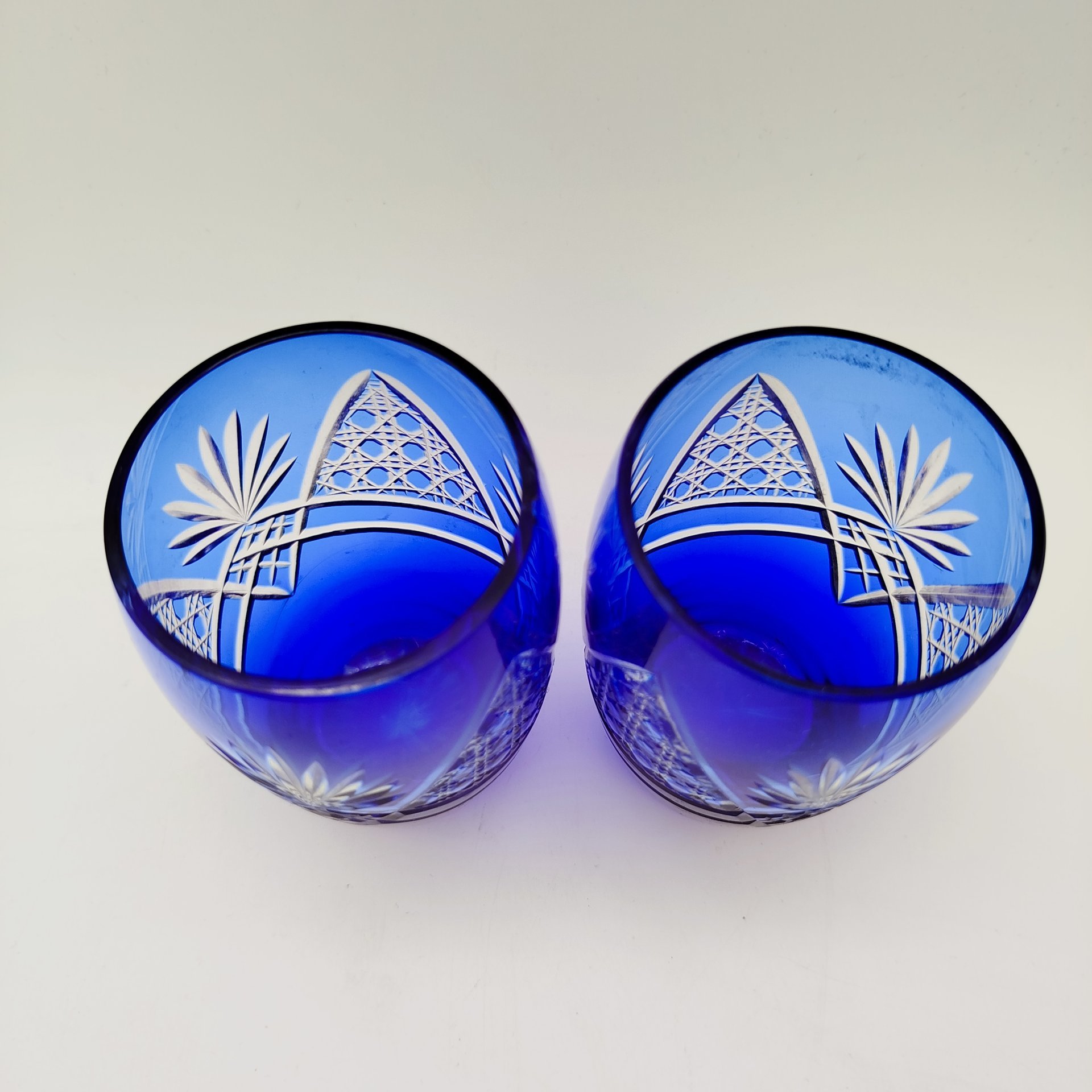 Набор из 2 стаканов синего цвета с растительным декором, цветное стекло, алмазная грань, СССР, 1950-1970 гг.