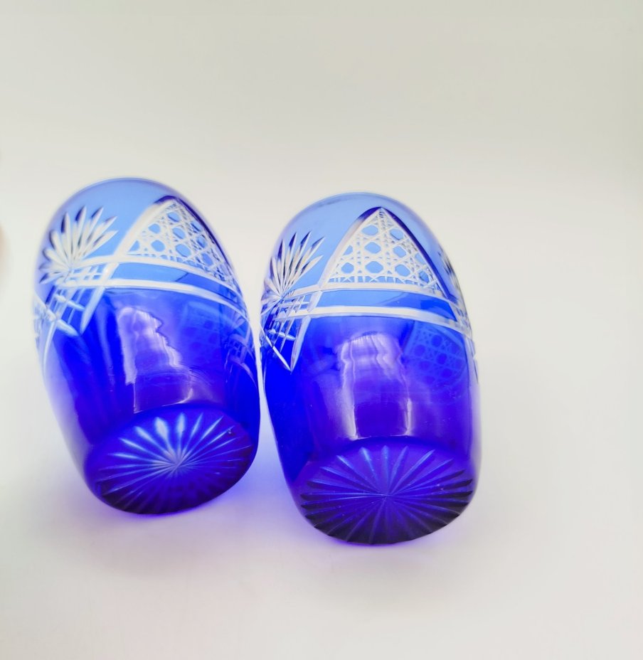 Набор из 2 стаканов синего цвета с растительным декором, цветное стекло, алмазная грань, СССР, 1950-1970 гг.