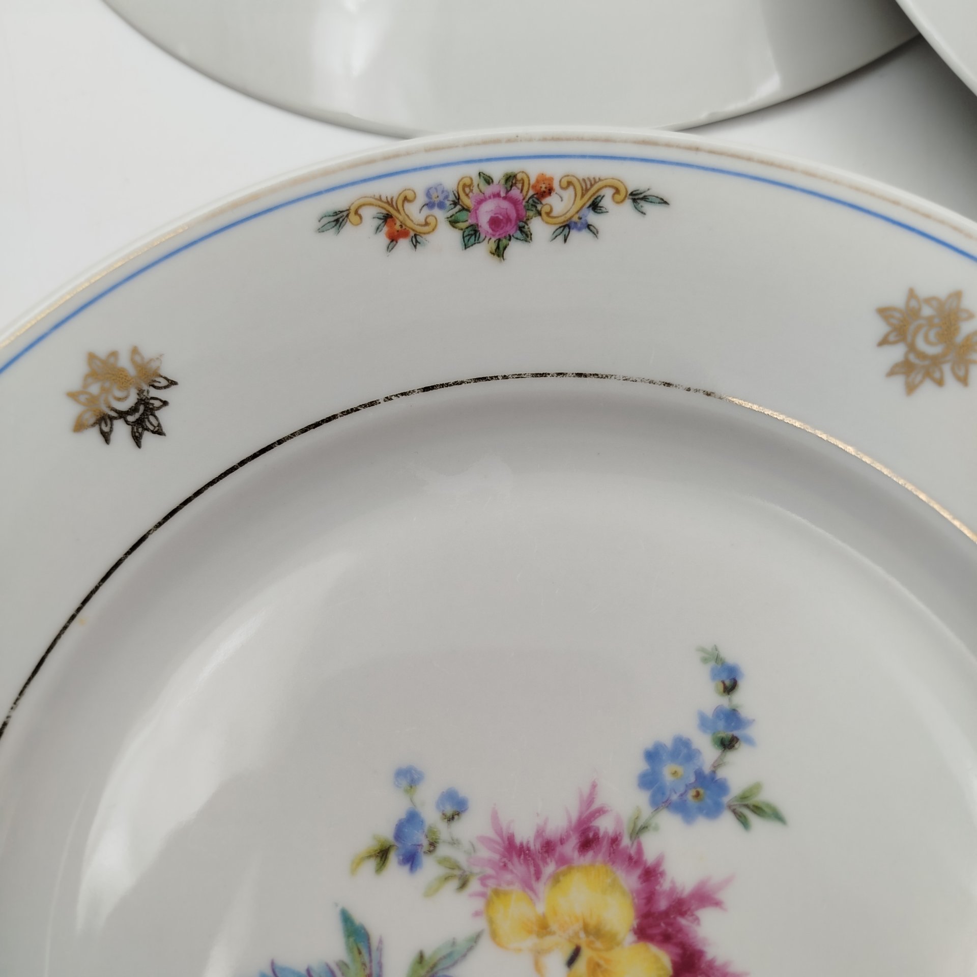 Набор из 5-ти десертных тарелок, украшенных цветочным декором, фарфор, деколь, золочение, Kahla, Германия, 1937-1956 гг.