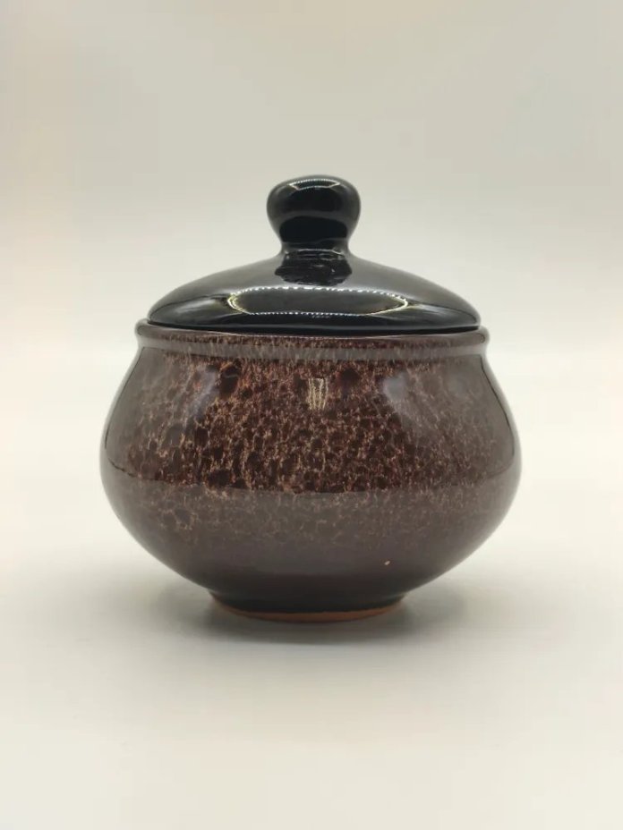 Сахарница с абстрактным декором