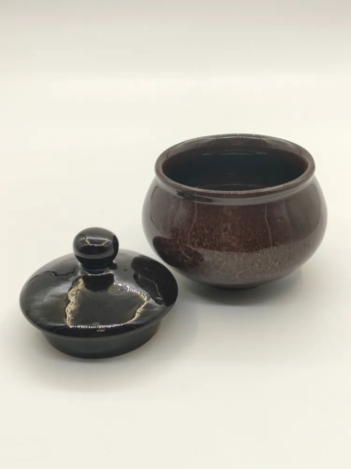 Сахарница с абстрактным декором