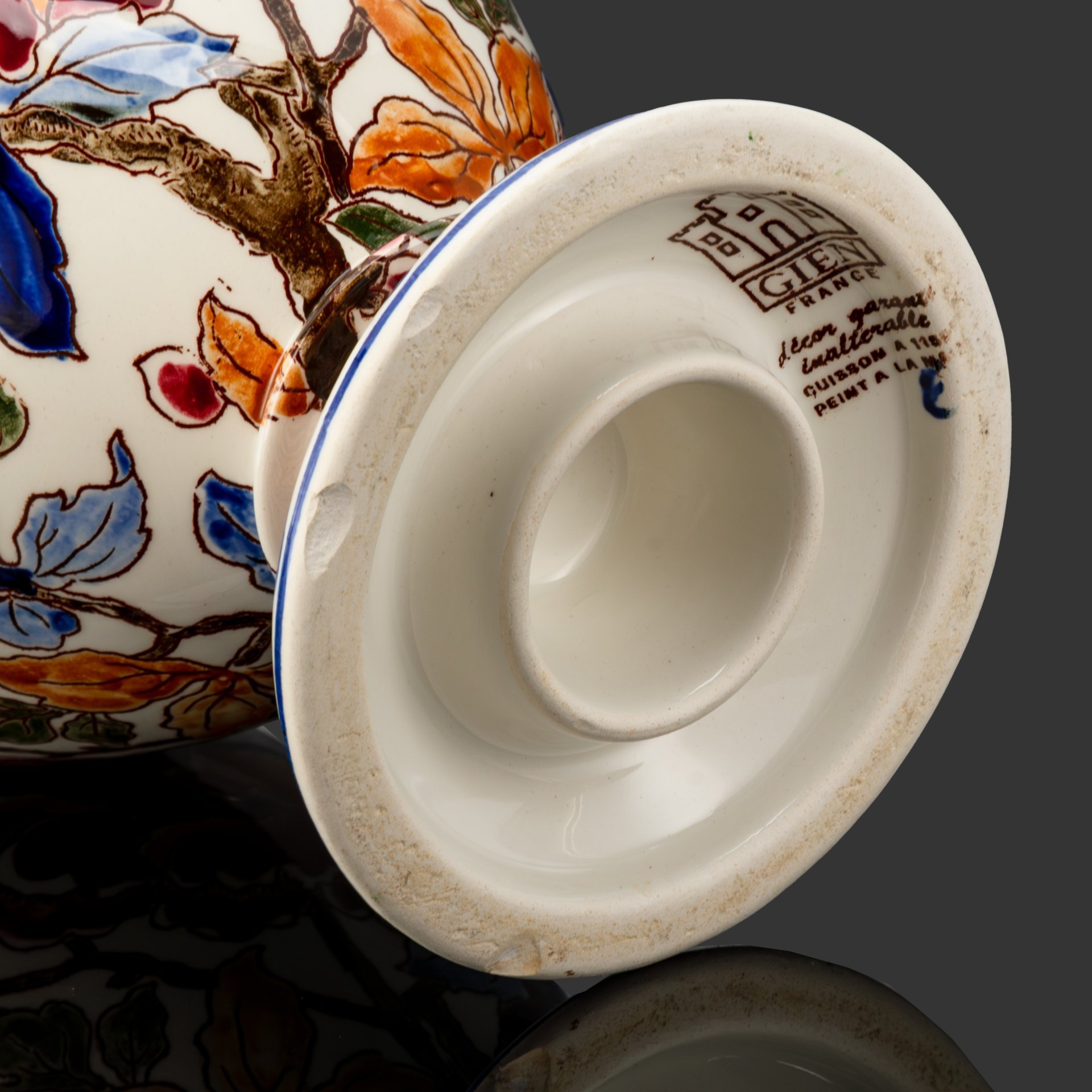 Ваза в форме амфоры, украшенная изображением пионов, Gien, серия Pivoines Bernard, фаянс, роспись, Франция, 1971-1984 гг.