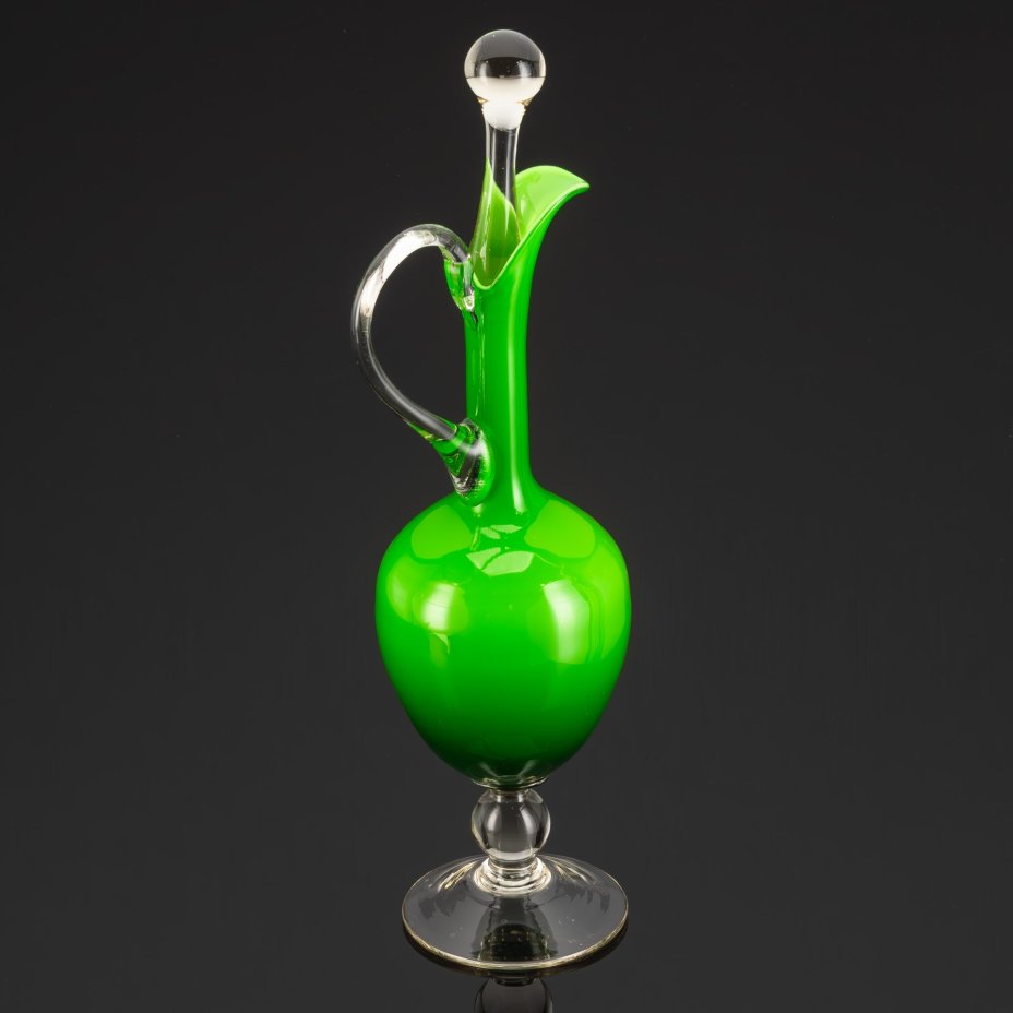 Кувшин  зеленого оттенка на шарообразном основании, стекло, гутная техника, Муранское стекло, Италия, 1970-1990 гг.