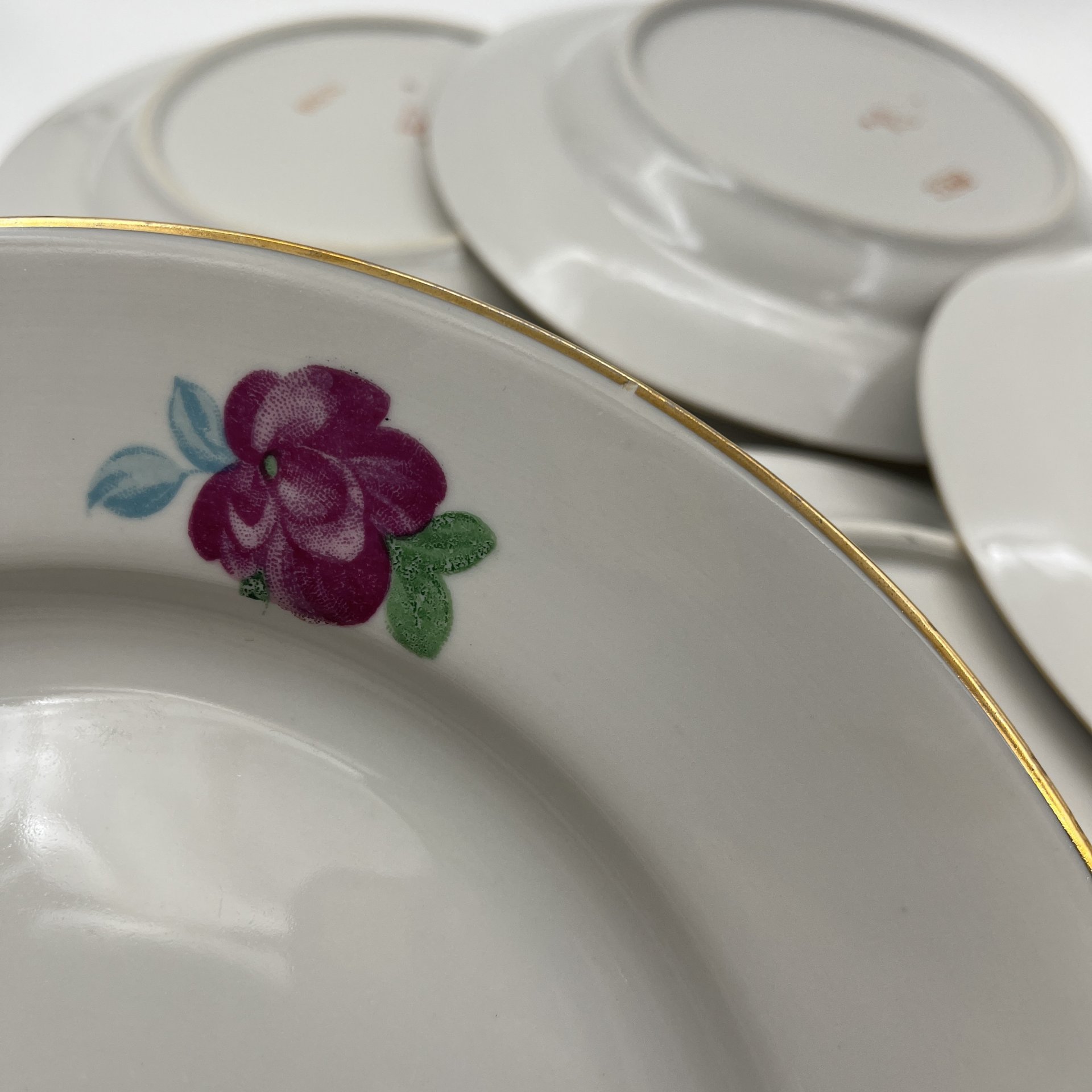 Набор обеденных тарелок с цветочным декором на 6 персон, фарфор, деколь, золочение, Дулевский фарфоровый завод (Дулёво), СССР, 1968-1991 гг.