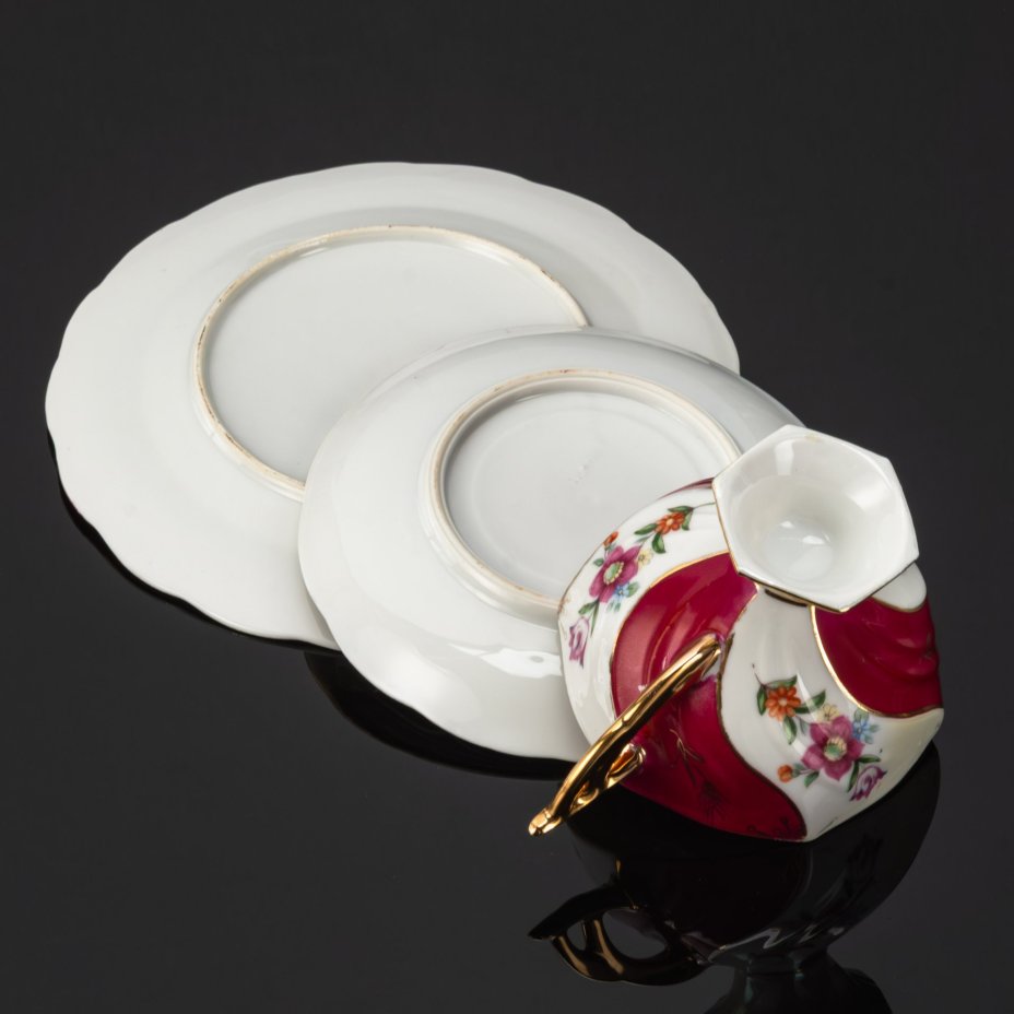 Чайное трио с цветочным узором на малиново-белом фоне