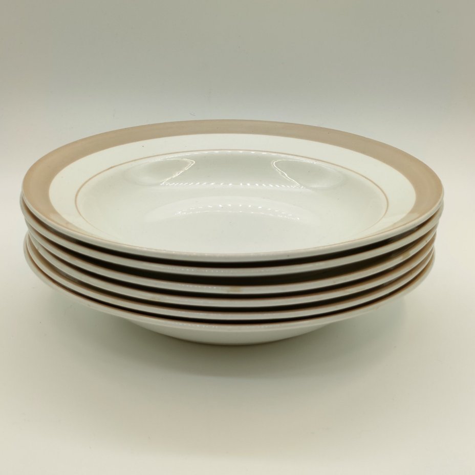 Набор суповых тарелок с бежевым кантом на 6 персон, фаянс, Конаковский фаянсовый завод им. М.И. Калинина (ЗиК Конаково), СССР, 1962-1991 гг.