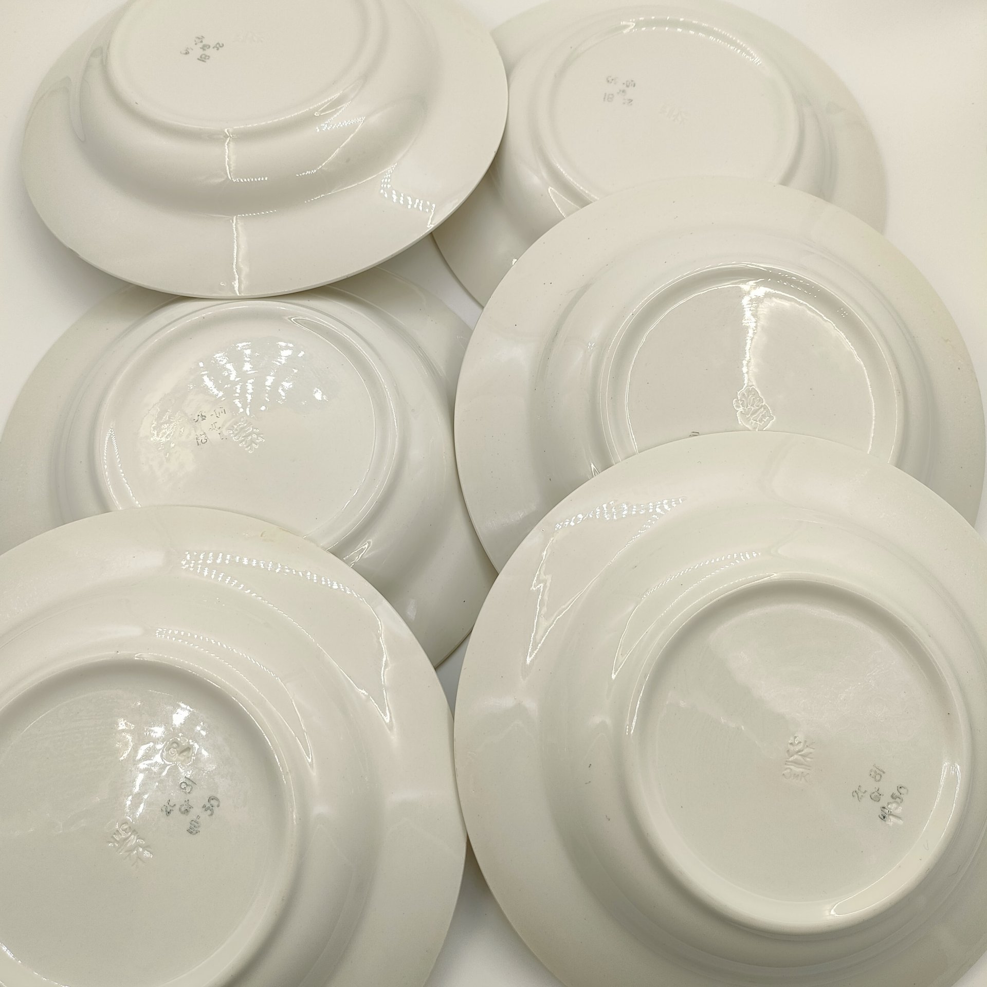 Набор суповых тарелок с бежевым кантом на 6 персон, фаянс, Конаковский фаянсовый завод им. М.И. Калинина (ЗиК Конаково), СССР, 1962-1991 гг.