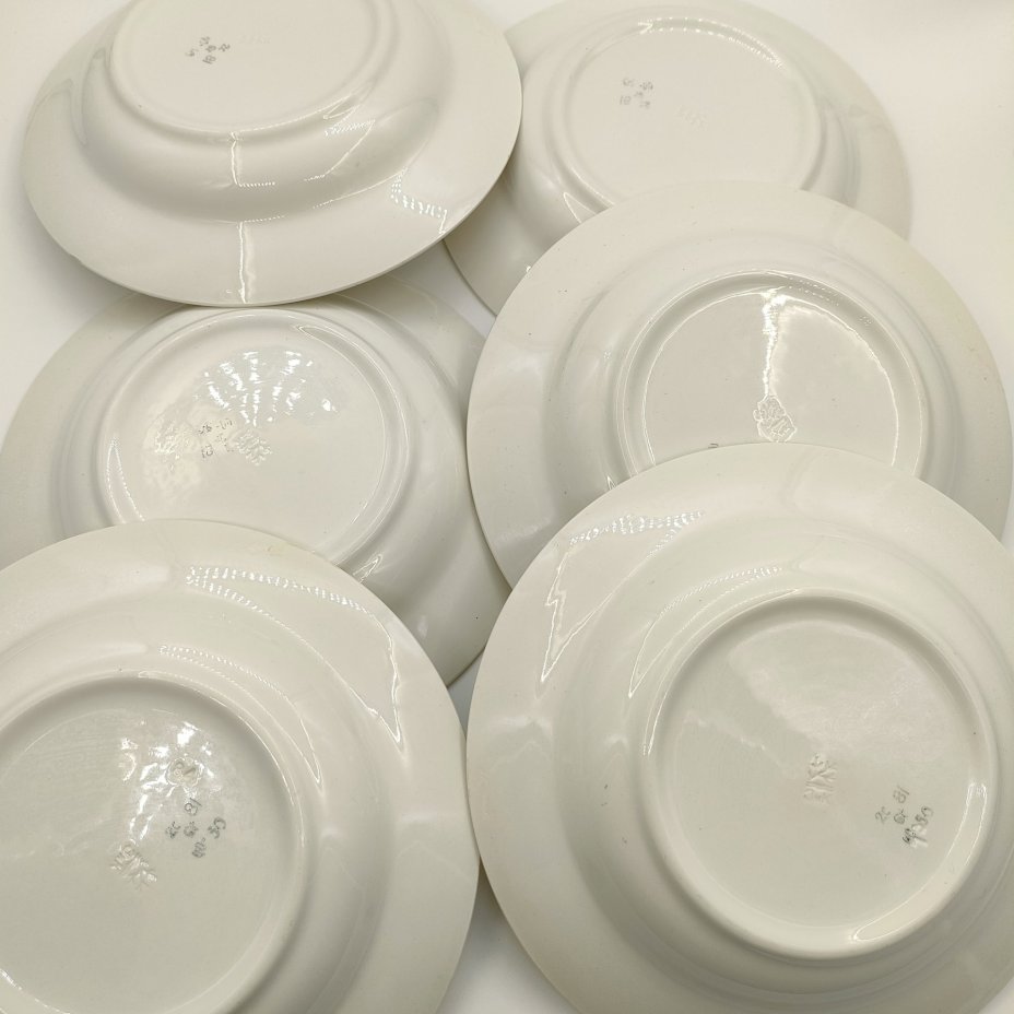 Набор суповых тарелок с бежевым кантом на 6 персон, фаянс, Конаковский фаянсовый завод им. М.И. Калинина (ЗиК Конаково), СССР, 1962-1991 гг.