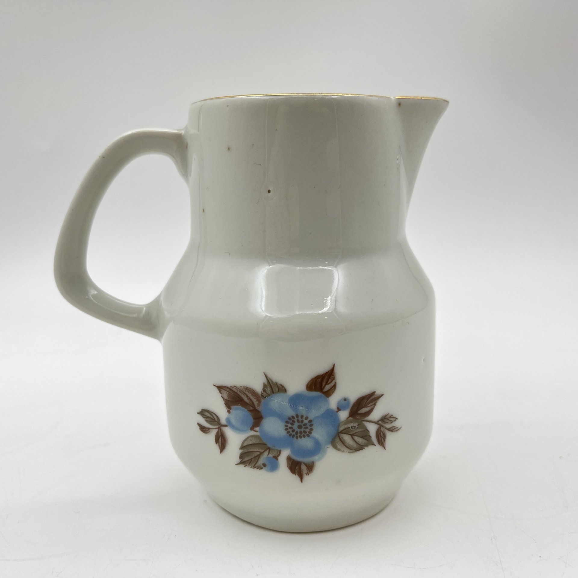 Молочник/сливочник, украшенный цветочным декором