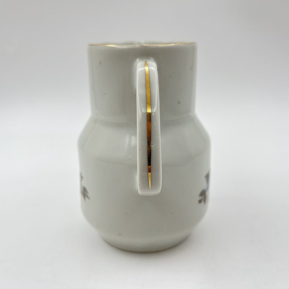 Молочник/сливочник, украшенный цветочным декором