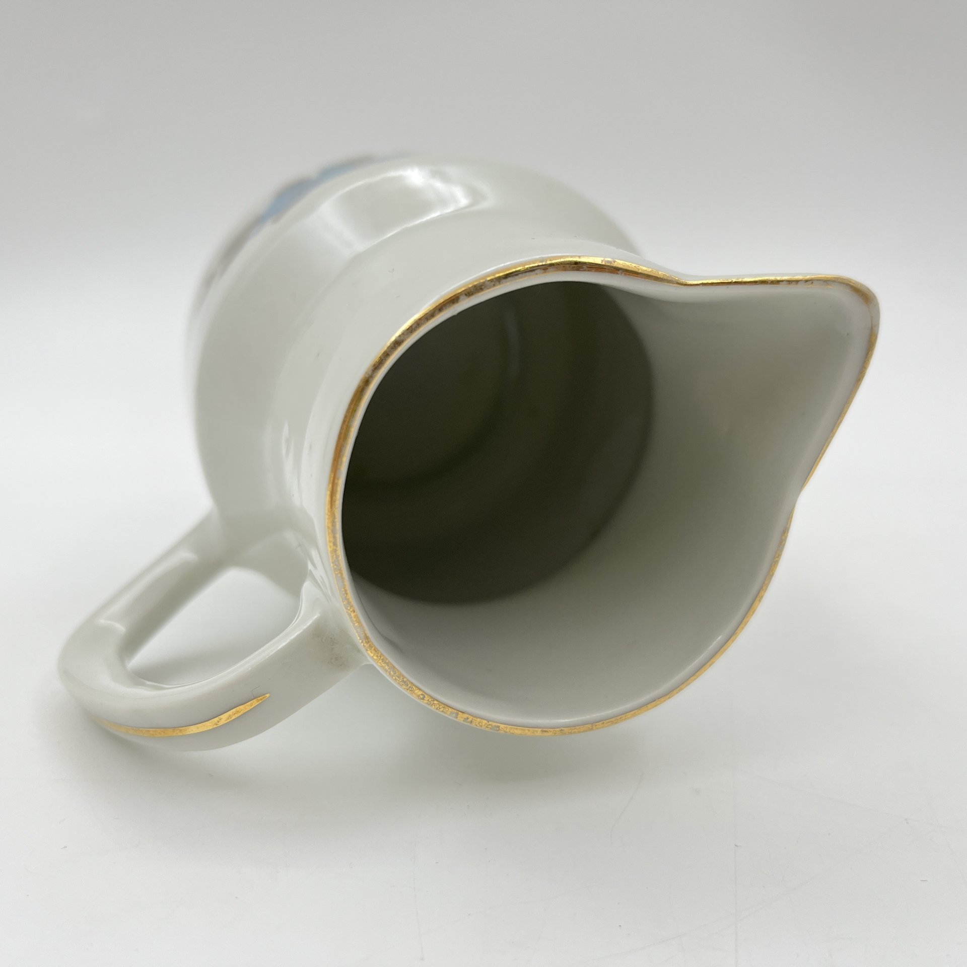 Молочник/сливочник, украшенный цветочным декором