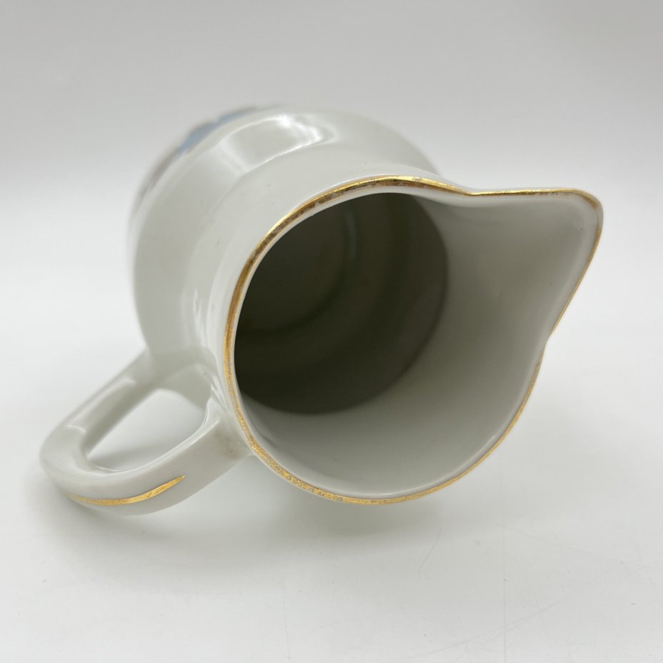 Молочник/сливочник, украшенный цветочным декором