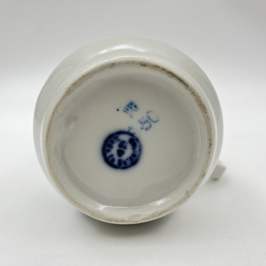 Молочник/сливочник, украшенный цветочным декором