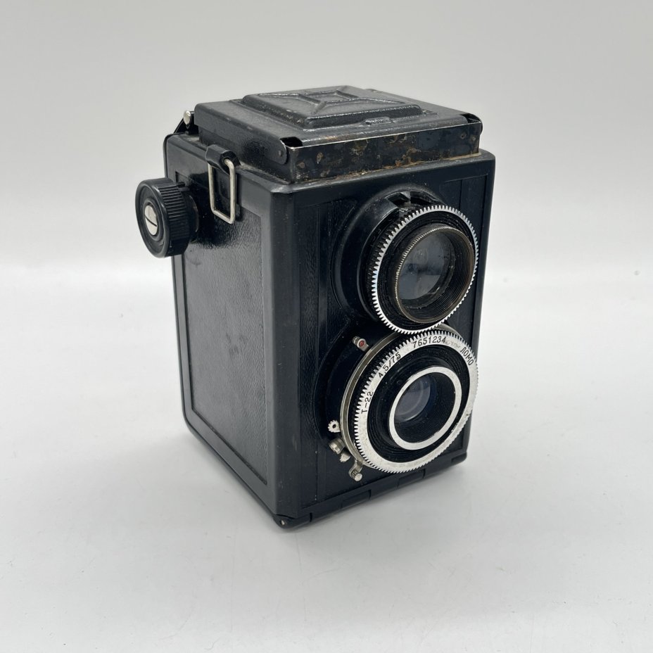 Фотоаппарат среднеформатный "Комсомолец", пластик, металл, СССР, 1946-1951 гг.