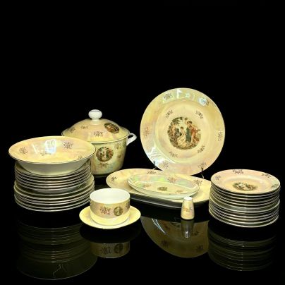 Сервиз обеденный "Мадонна" на 6 персон (25 предметов), фарфор, люстр, деколь, золочение, 1973-1978 гг.