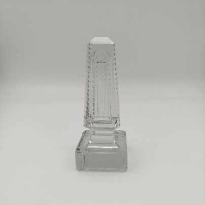 Корпус настольного термометра пирамидальной формы