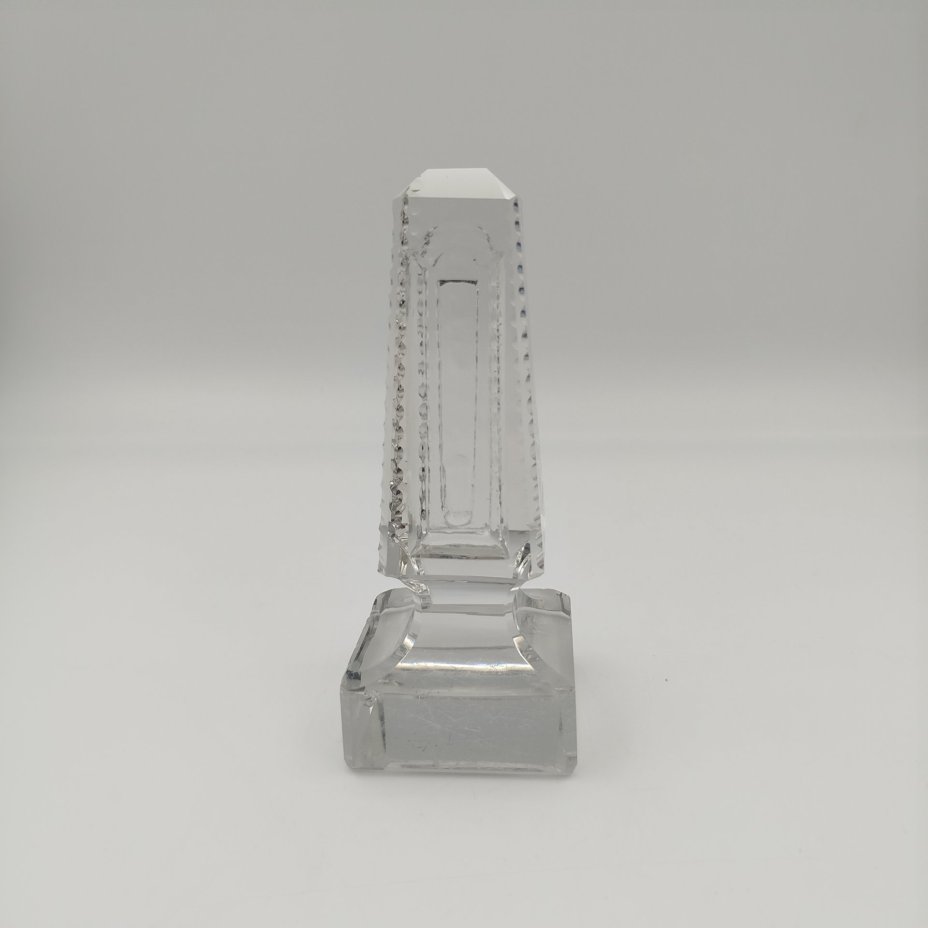 Корпус настольного термометра пирамидальной формы