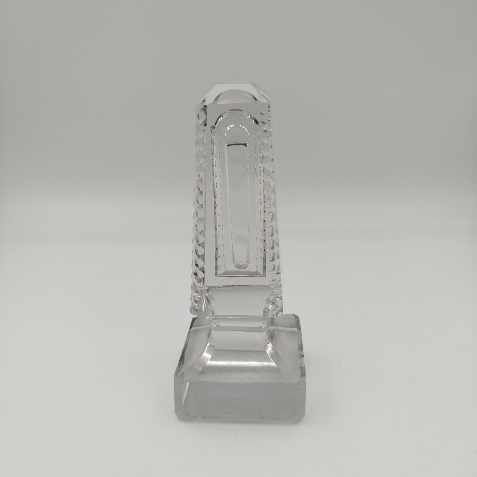 Корпус настольного термометра пирамидальной формы