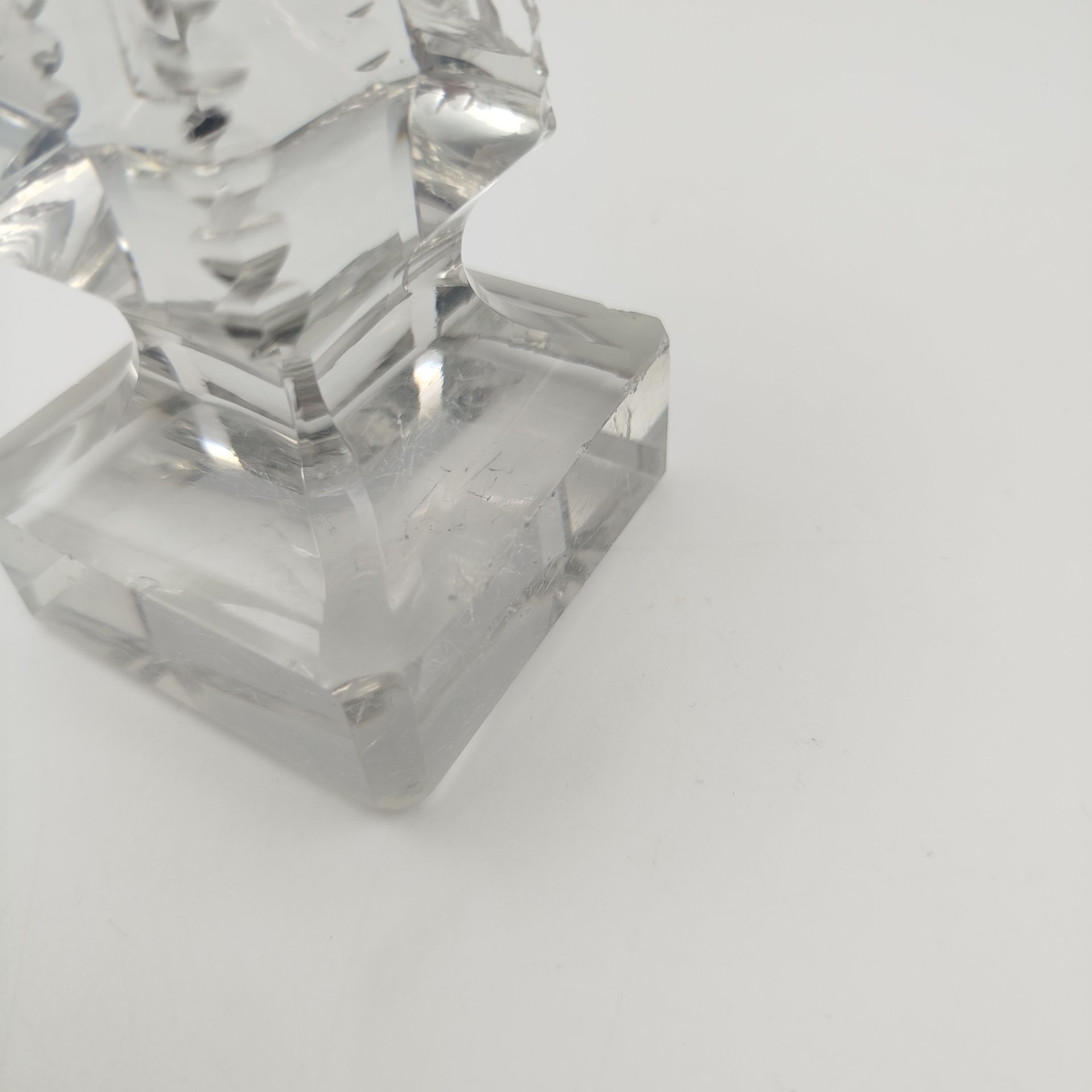 Корпус настольного термометра пирамидальной формы