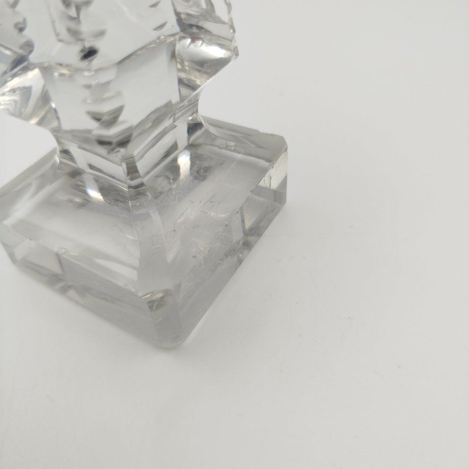 Корпус настольного термометра пирамидальной формы