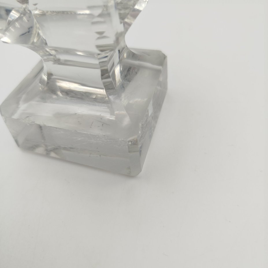 Корпус настольного термометра пирамидальной формы