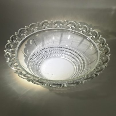 Ваза (конфетница/салатник) из десертного сервиза "Ажурный" прозрачная, автор Н. Тарковская, стекло, Стекольный завод имени Первого коммунистического добровольческого отряда (1 КДО), СССР, 1950-1960 гг.