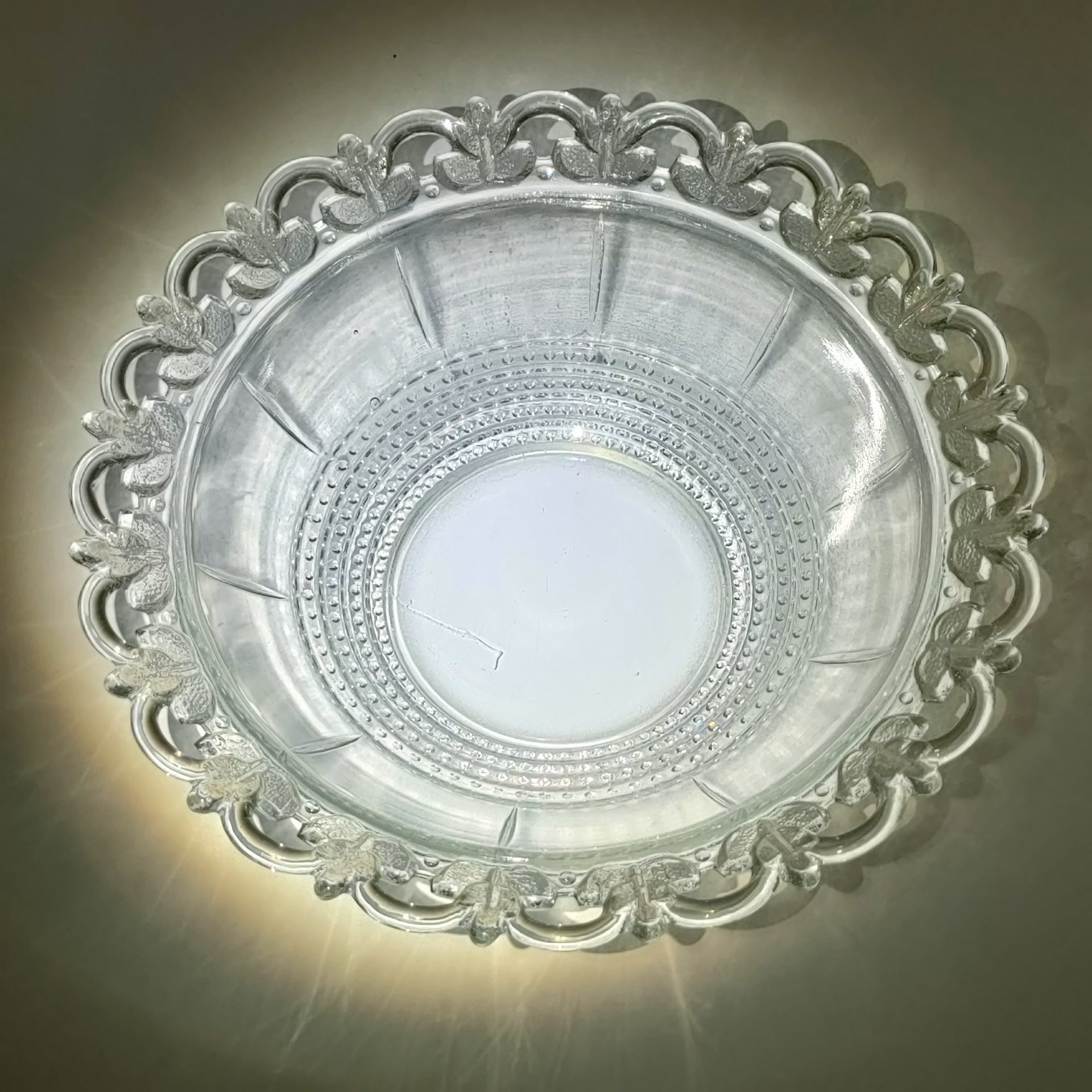 Ваза (конфетница/салатник) из десертного сервиза "Ажурный" прозрачная, автор Н. Тарковская, стекло, Стекольный завод имени Первого коммунистического добровольческого отряда (1 КДО), СССР, 1950-1960 гг.