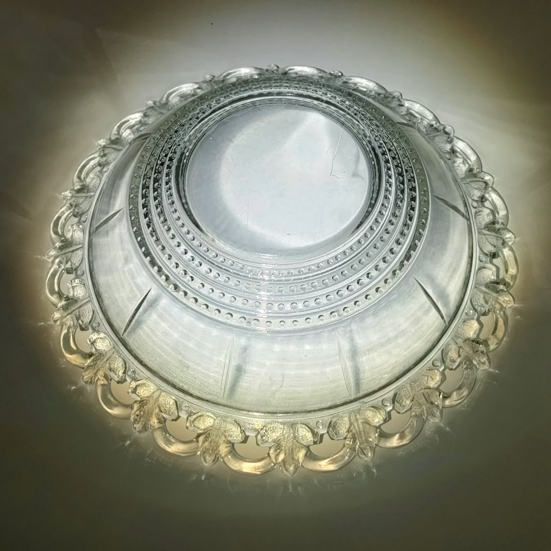 Ваза (конфетница/салатник) из десертного сервиза "Ажурный" прозрачная, автор Н. Тарковская, стекло, Стекольный завод имени Первого коммунистического добровольческого отряда (1 КДО), СССР, 1950-1960 гг.