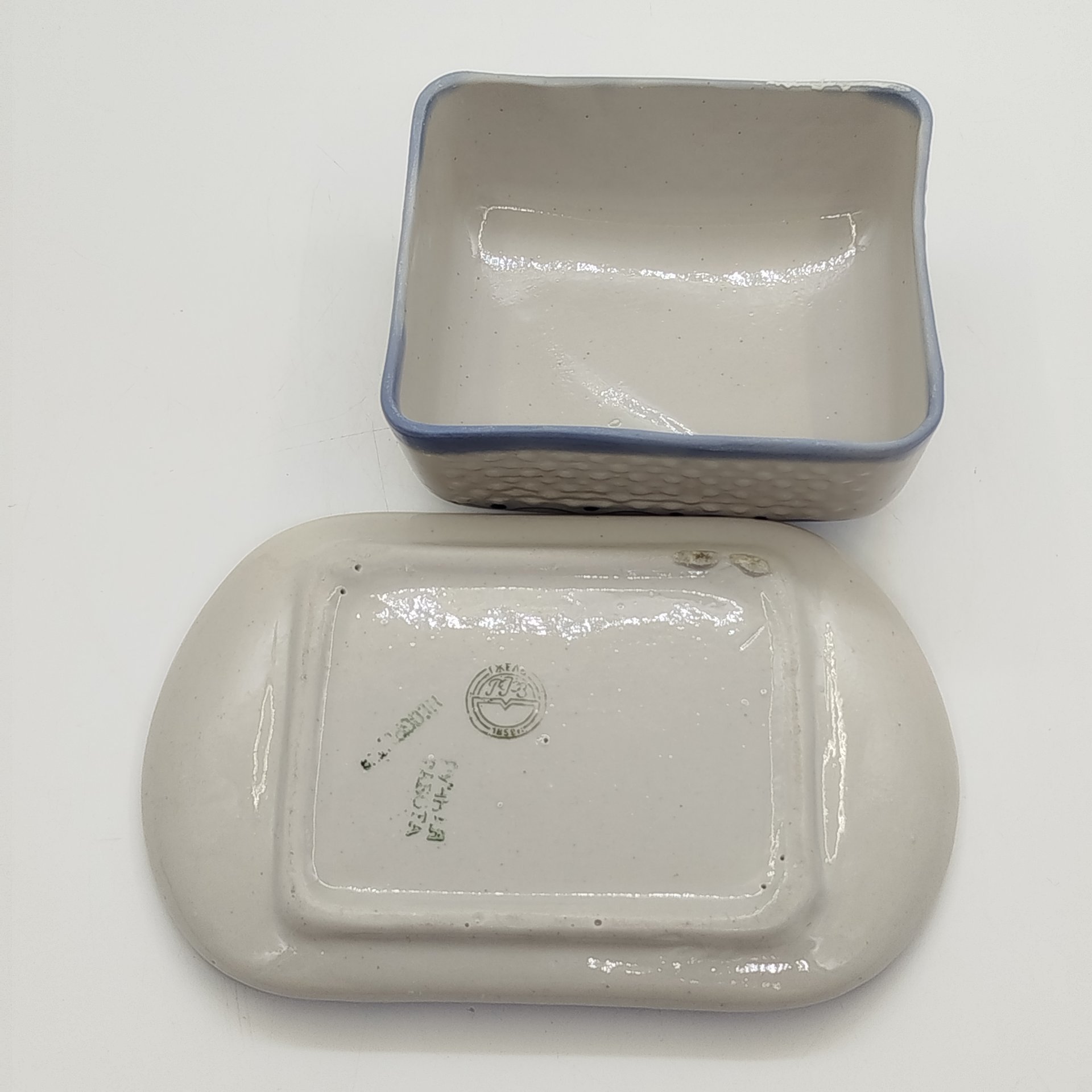 Маслёнка с цветочным декором