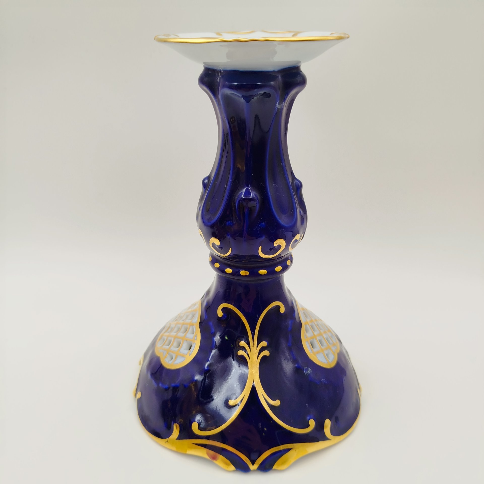 Подсвечник кобальтового оттенка с рельефным декором, фарфор, крытье, золочение, Pirken Hammer, Чехословакия, 1970-1990 гг.