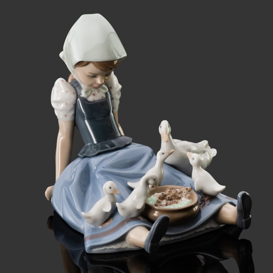 Статуэтка "My Hungry Brood" ("Мой голодный выводок"), скульптор Juan Huerta, фарфор, роспись, Lladro, Испания, 1979 г.