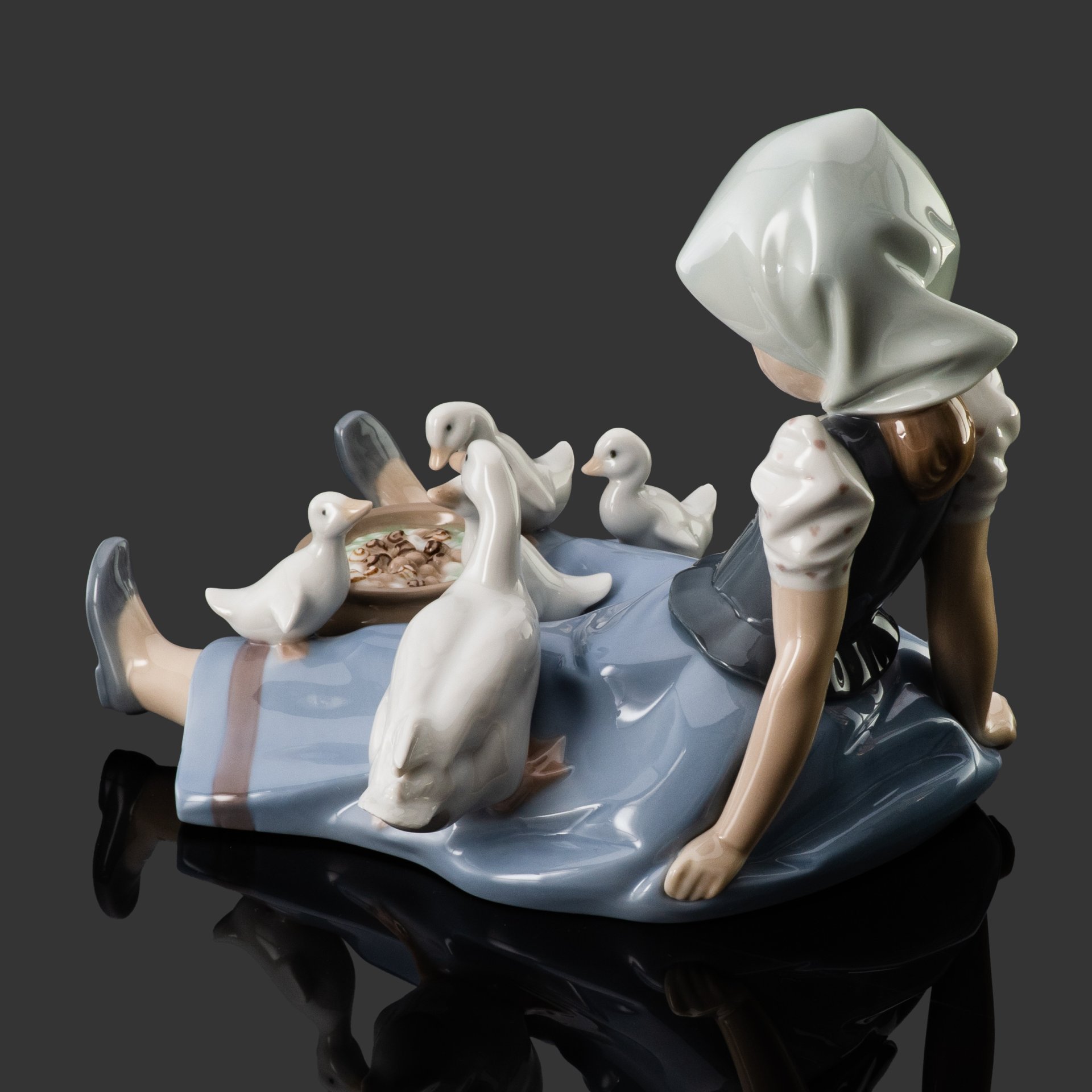 Статуэтка "My Hungry Brood" ("Мой голодный выводок"), скульптор Juan Huerta, фарфор, роспись, Lladro, Испания, 1979 г.