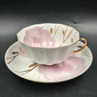 Пара чайная из сервиза "Весенний", форма "Белый лебедь", автор формы О.М. Михигули, фарфор, роспись, золочение, Дулевский фарфоровый завод (Дулёво), СССР, 1968-1991 гг.