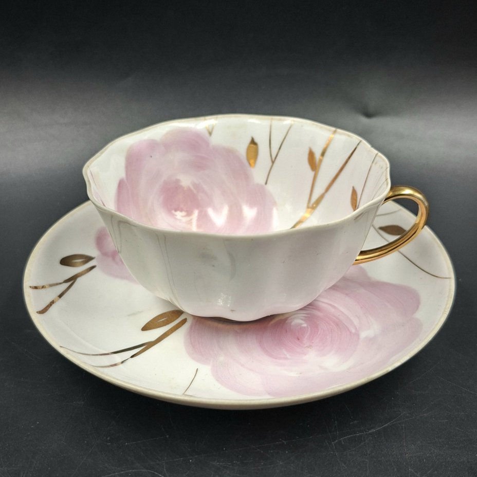 Пара чайная из сервиза "Весенний", форма "Белый лебедь", автор формы О.М. Михигули, фарфор, роспись, золочение, Дулевский фарфоровый завод (Дулёво), СССР, 1968-1991 гг.