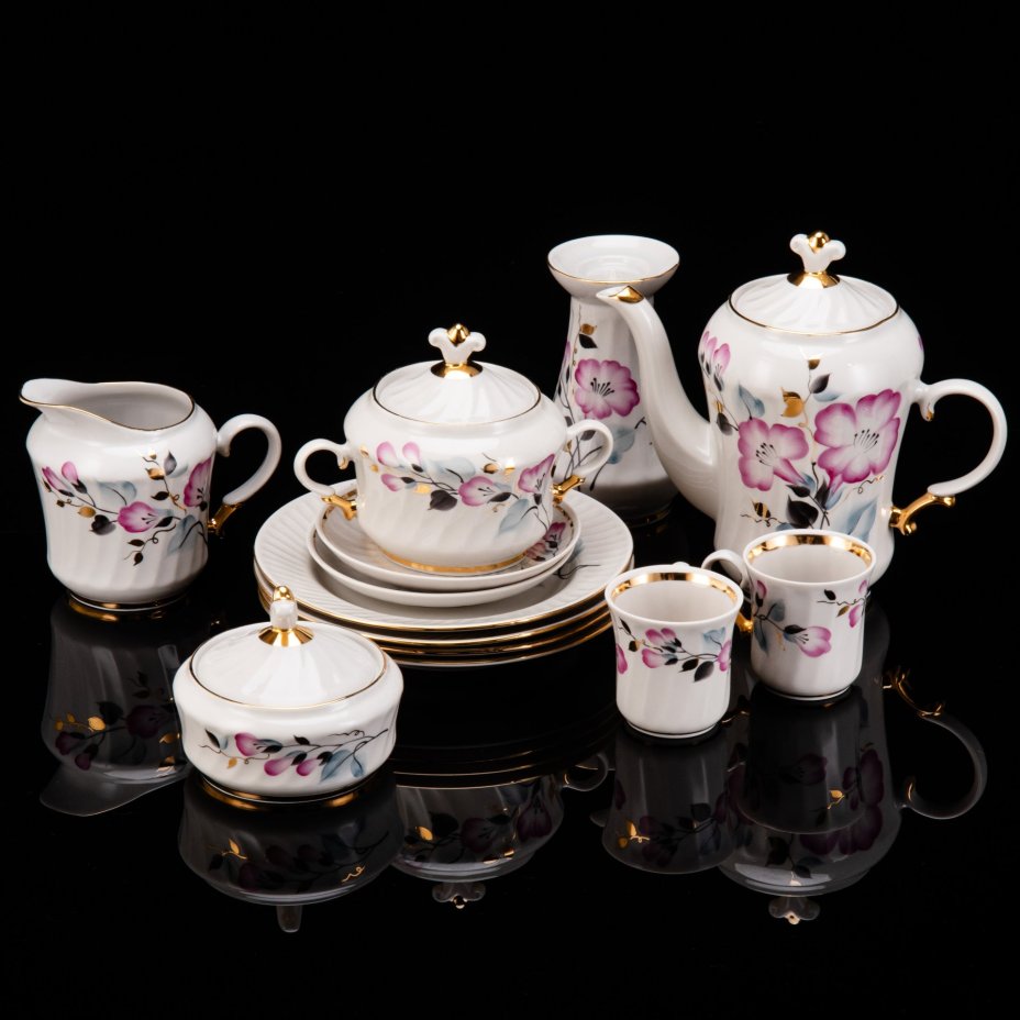 Сервиз кофейный с цветочным декором на 2 персоны (13 предметов), фарфор, роспись, золочение, Краснодарский фарфорово-фаянсовый завод «Чайка», СССР, 1970-1992 гг.