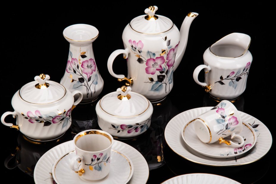 Сервиз кофейный с цветочным декором на 2 персоны (13 предметов), фарфор, роспись, золочение, Краснодарский фарфорово-фаянсовый завод «Чайка», СССР, 1970-1992 гг.