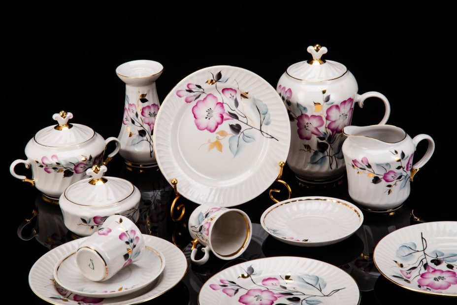 Сервиз кофейный с цветочным декором на 2 персоны (13 предметов), фарфор, роспись, золочение, Краснодарский фарфорово-фаянсовый завод «Чайка», СССР, 1970-1992 гг.