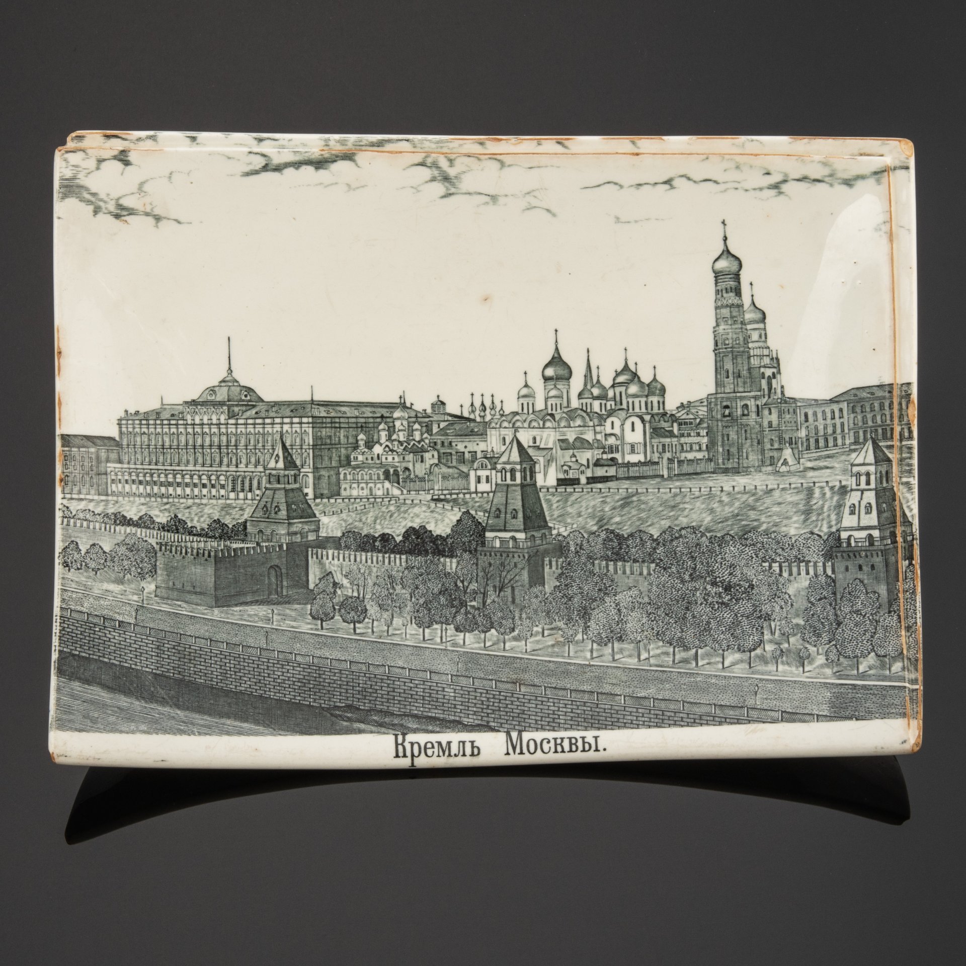 Блюдо "Кремль Москвы", Товарищество М.С. Кузнецова в Твери