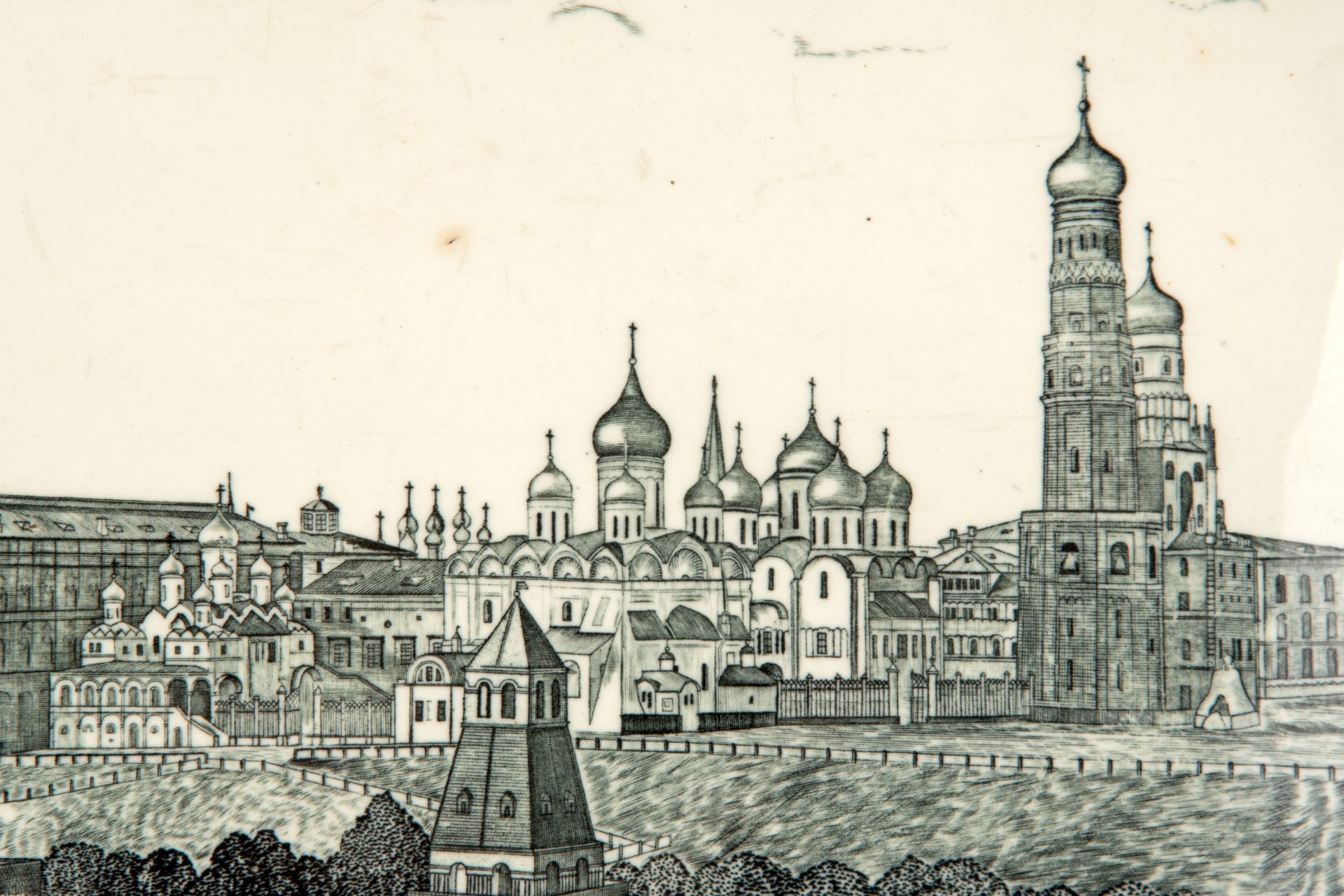 Блюдо "Кремль Москвы", Товарищество М.С. Кузнецова в Твери