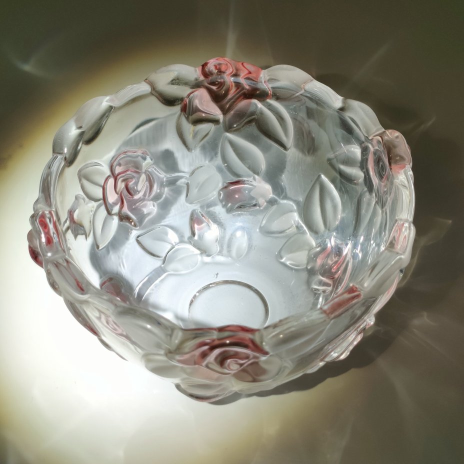 Ваза для конфет с цветочным декором и фигурным бортом, цветное стекло, матирование, Walther Glas, Германия, 1980-2000 гг.