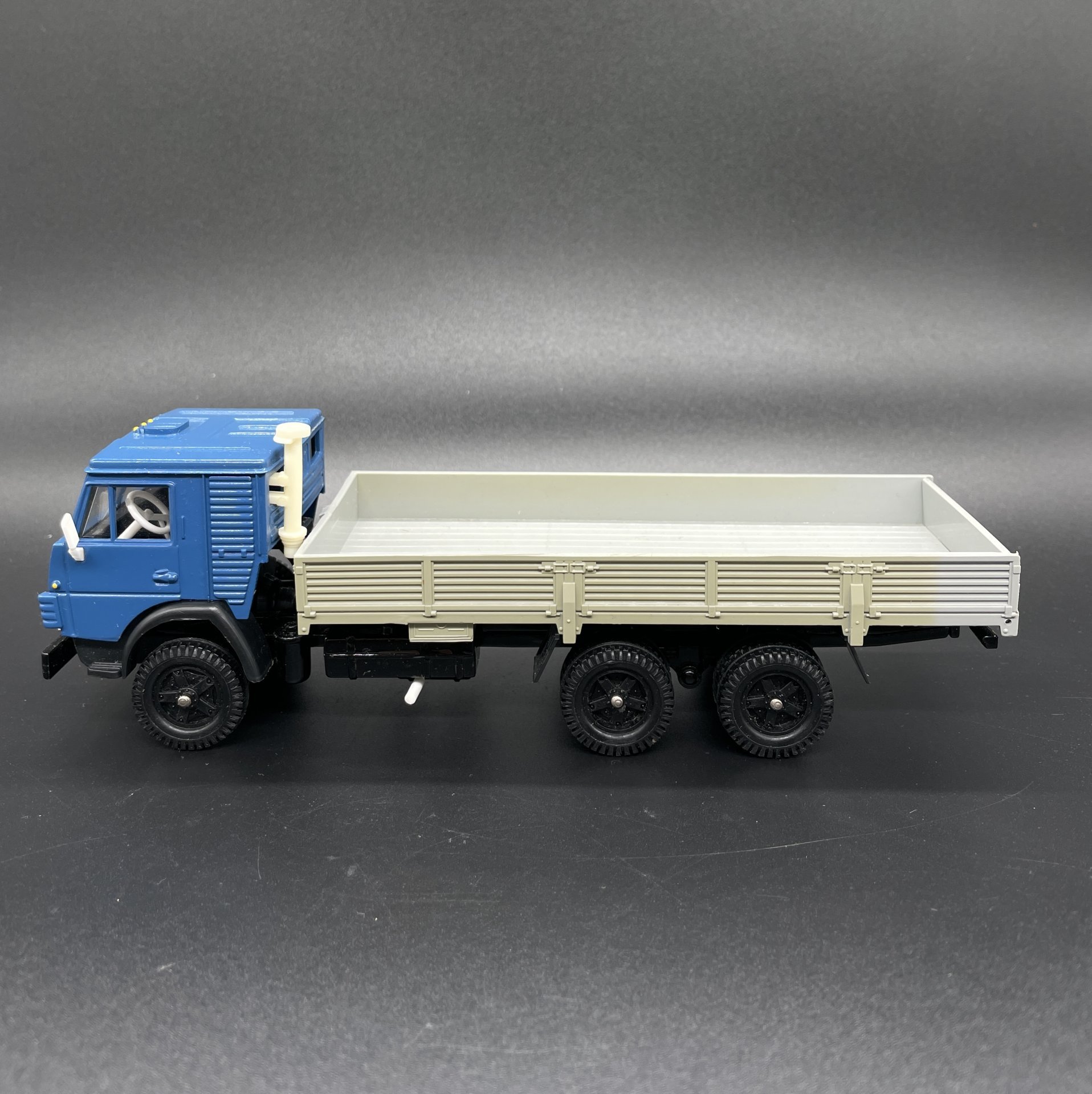 Модель автомобиля в масштабе 1:43 "Камаз-53212" Изготовитель "Арек" г.Казань