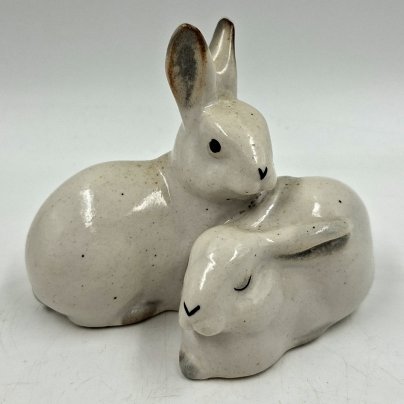 Статуэтка «Зайцы» (без клейма), фарфор, роспись, Артель «Прогресс», СССР, 1950-1960 гг.