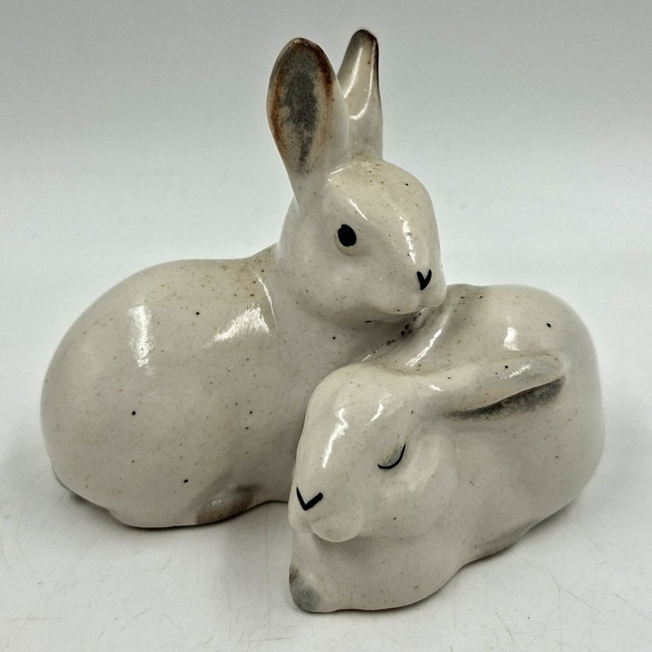 Статуэтка «Зайцы» (без клейма), фарфор, роспись, Артель «Прогресс», СССР, 1950-1960 гг.