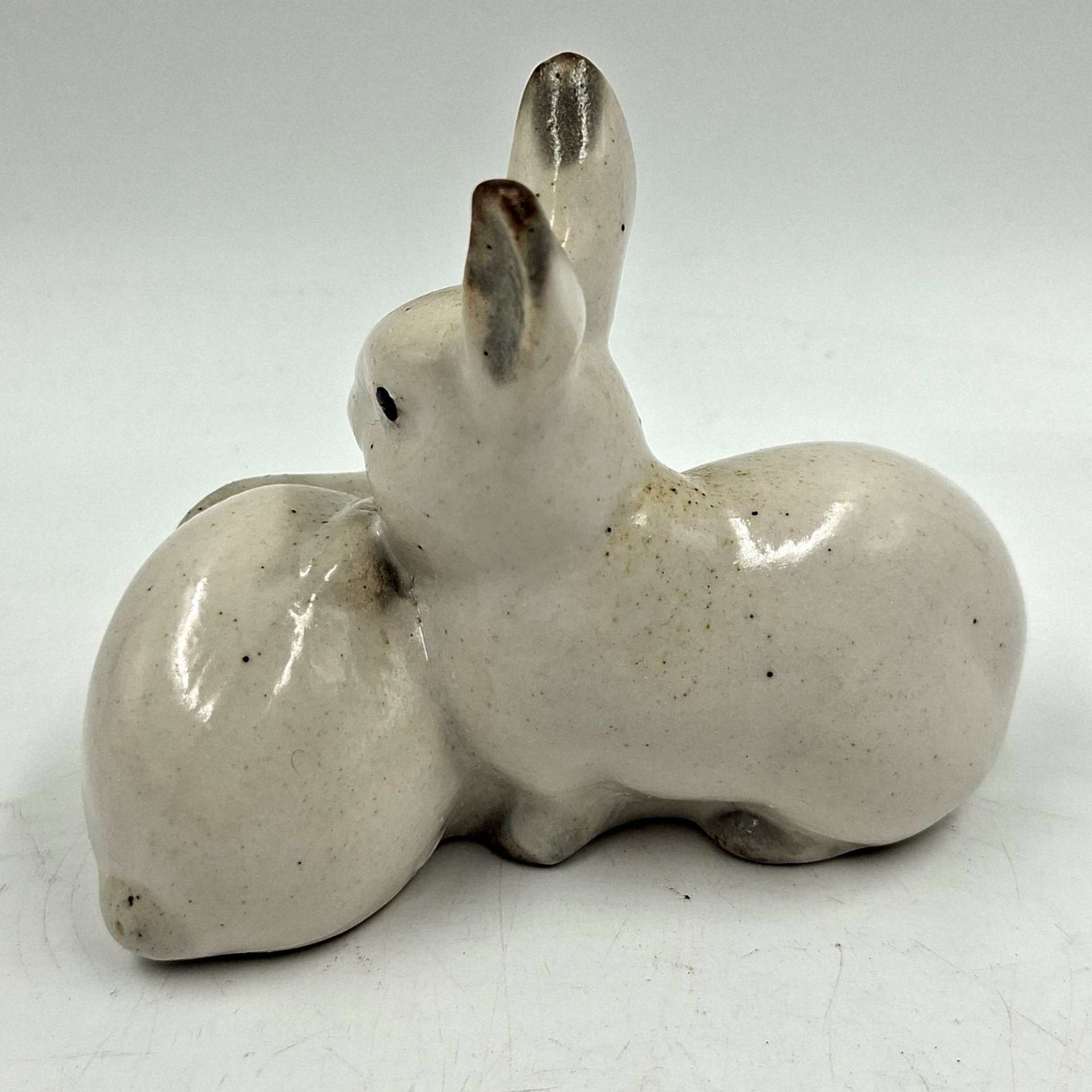 Статуэтка «Зайцы» (без клейма), фарфор, роспись, Артель «Прогресс», СССР, 1950-1960 гг.
