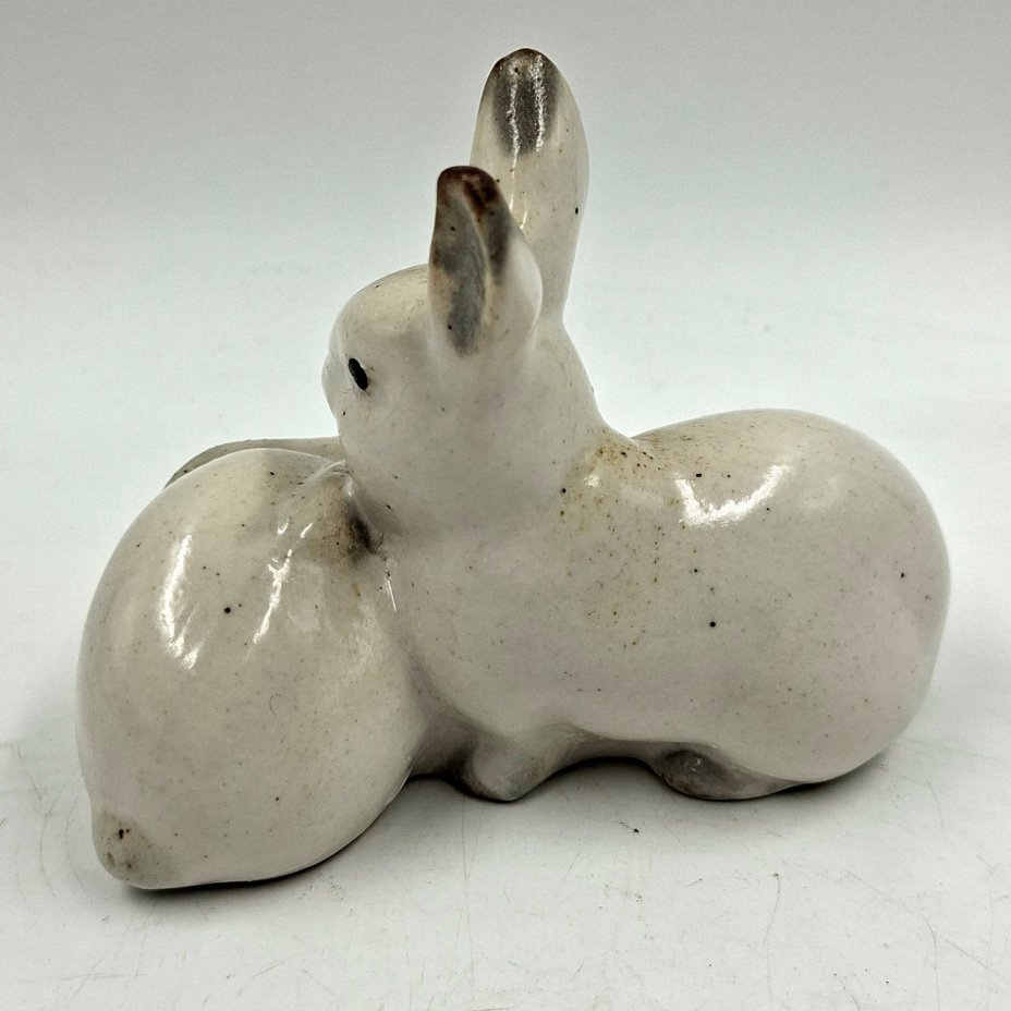 Статуэтка «Зайцы» (без клейма), фарфор, роспись, Артель «Прогресс», СССР, 1950-1960 гг.
