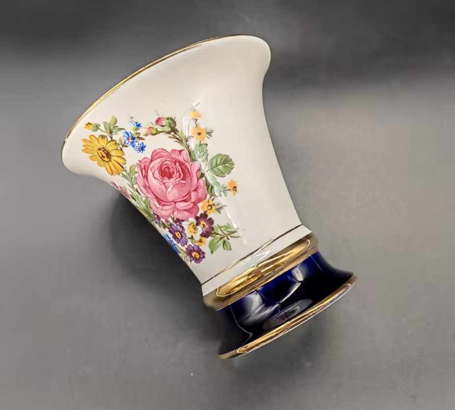 Ваза украшенная рисунком "Мейсенский букет", Royal Dux