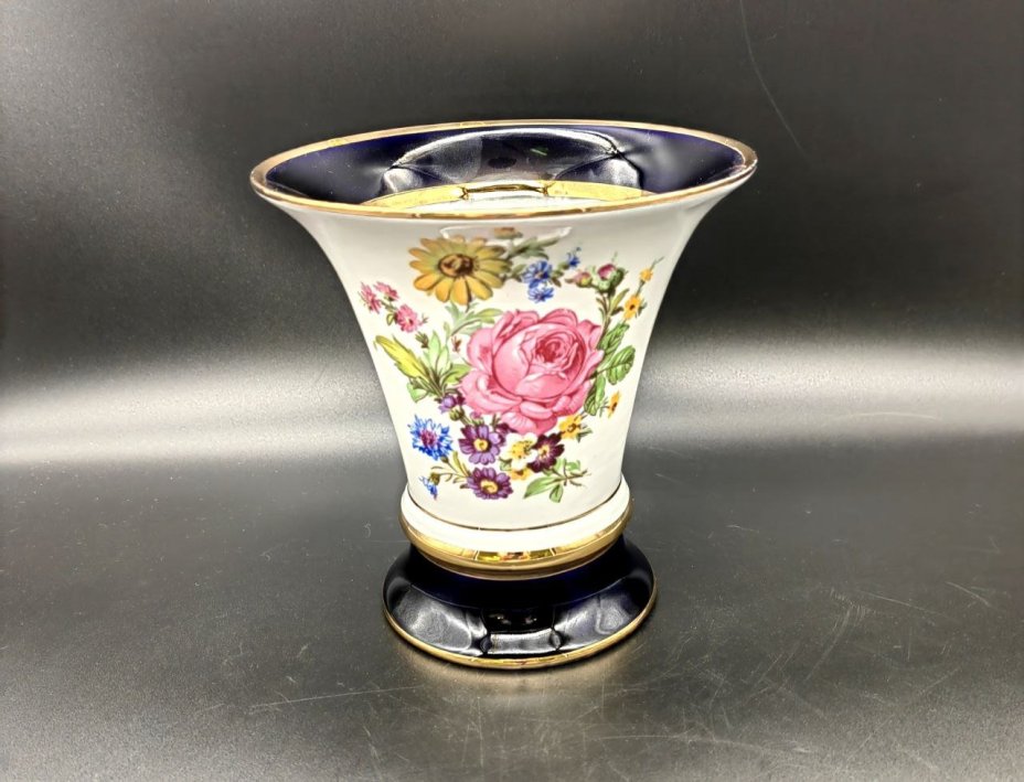 Ваза украшенная рисунком "Мейсенский букет", Royal Dux