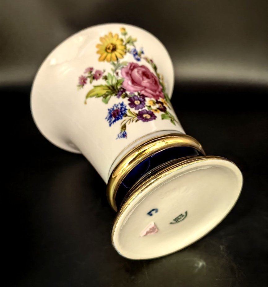 Ваза украшенная рисунком "Мейсенский букет", Royal Dux